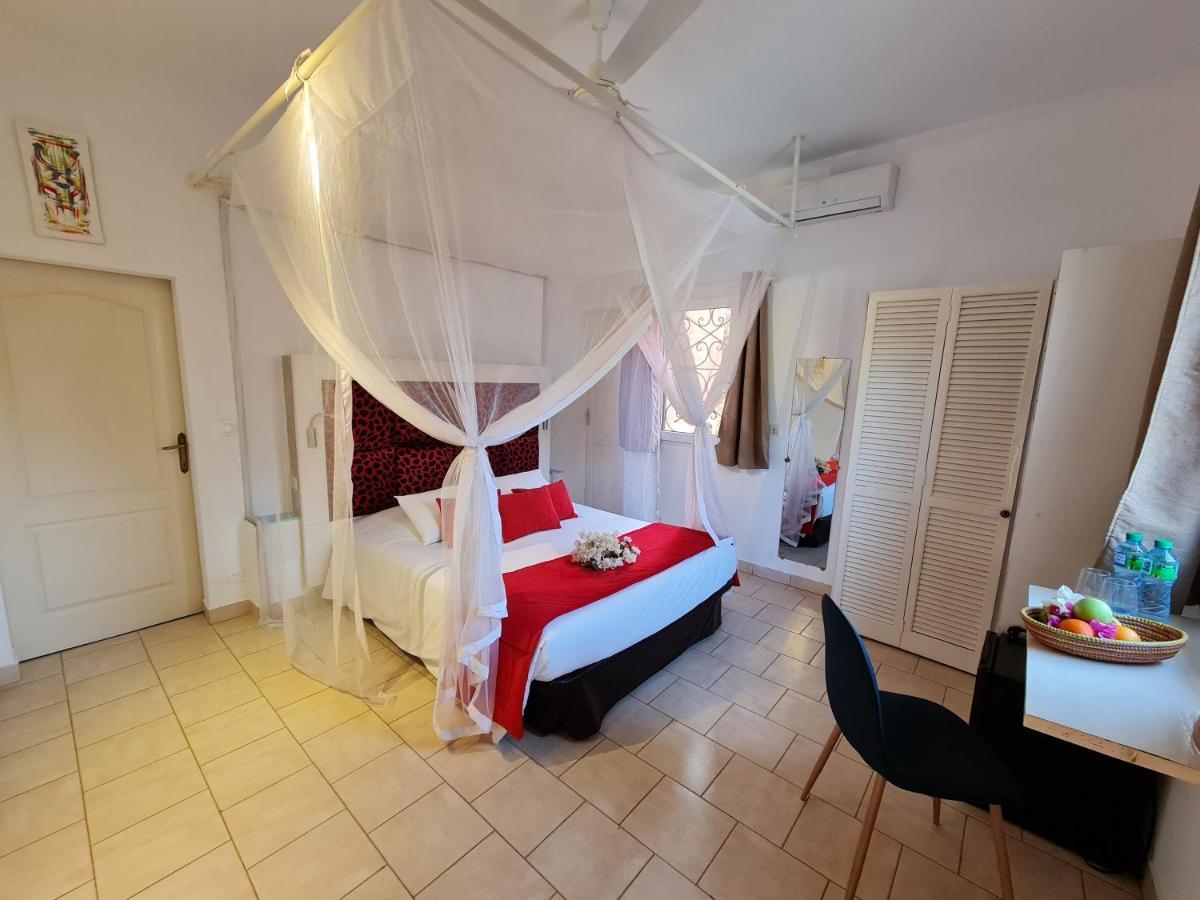 Le Souimanga Bleu Saly Bed & Breakfast Exterior photo