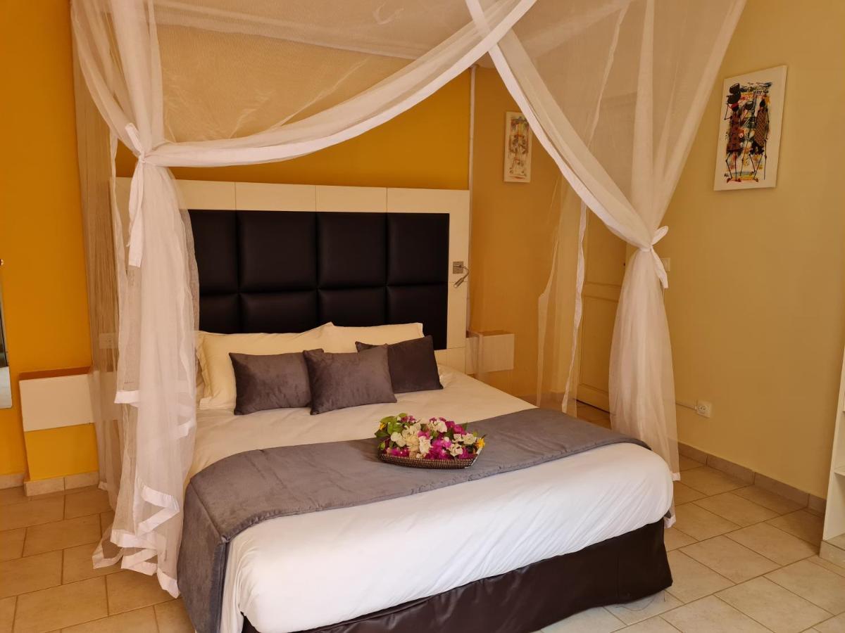 Le Souimanga Bleu Saly Bed & Breakfast Exterior photo