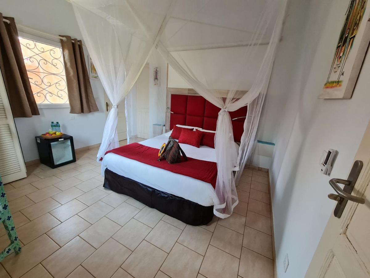 Le Souimanga Bleu Saly Bed & Breakfast Exterior photo