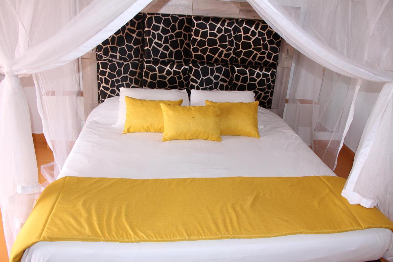 Le Souimanga Bleu Saly Bed & Breakfast Exterior photo
