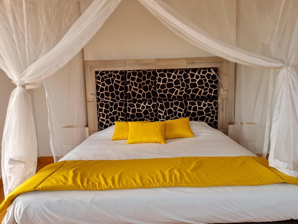 Le Souimanga Bleu Saly Bed & Breakfast Exterior photo